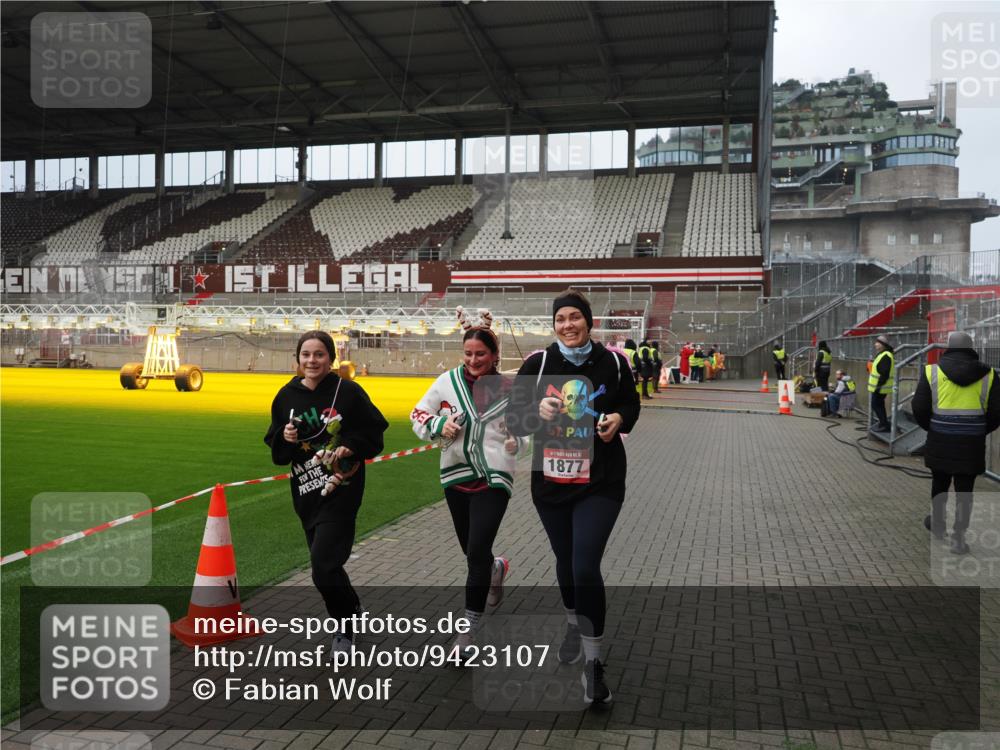 07.12.2025 - St. Pauli X-Mass-Run No. 15 Fabian Wolf http://msf.ph/oto/9423107 07.12.2025 11:57:11 Ziel 722, 1271, 1836, 1877, 2496, 3383 meine-sportfotos.de