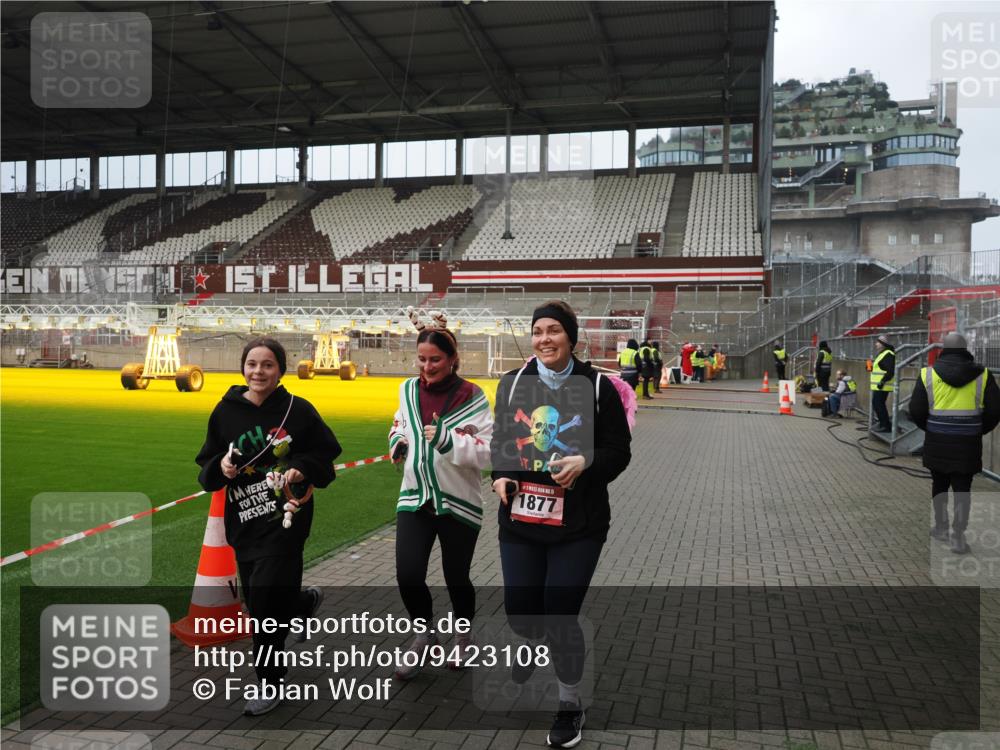 07.12.2025 - St. Pauli X-Mass-Run No. 15 Fabian Wolf http://msf.ph/oto/9423108 07.12.2025 11:57:11 Ziel 722, 1271, 1836, 1877, 2496, 3383 meine-sportfotos.de