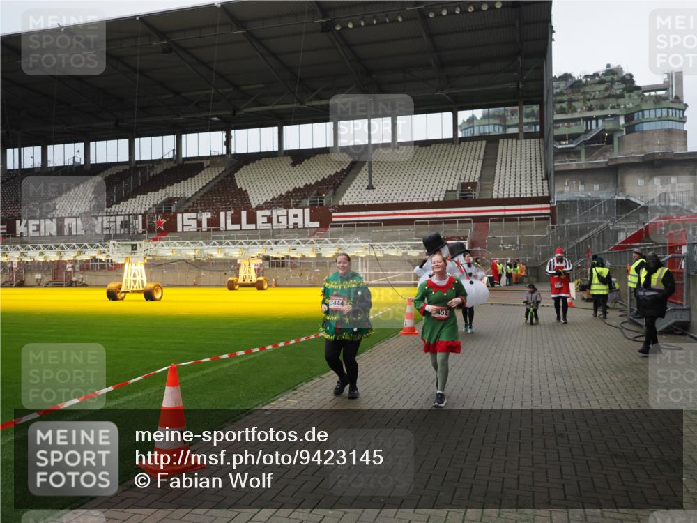 07.12.2025 - St. Pauli X-Mass-Run No. 15 Fabian Wolf http://msf.ph/oto/9423145 07.12.2025 11:57:41 Ziel 2228, 3444, 3452, 3480, 3847, 3852, 3993, 4125 meine-sportfotos.de