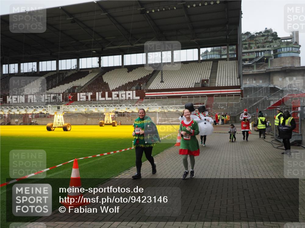 07.12.2025 - St. Pauli X-Mass-Run No. 15 Fabian Wolf http://msf.ph/oto/9423146 07.12.2025 11:57:41 Ziel 2228, 3444, 3452, 3480, 3847, 3852, 3993, 4125 meine-sportfotos.de