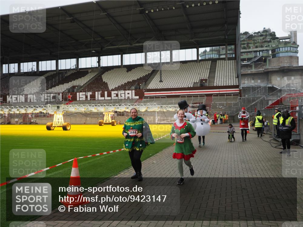 07.12.2025 - St. Pauli X-Mass-Run No. 15 Fabian Wolf http://msf.ph/oto/9423147 07.12.2025 11:57:41 Ziel 2228, 3444, 3452, 3480, 3847, 3852, 3993, 4125 meine-sportfotos.de