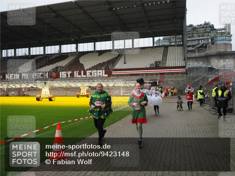 07.12.2025 - St. Pauli X-Mass-Run No. 15 Fabian Wolf http://msf.ph/oto/9423148 07.12.2025 11:57:41 Ziel 2228, 3444, 3452, 3480, 3847, 3852, 3993, 4125 meine-sportfotos.de