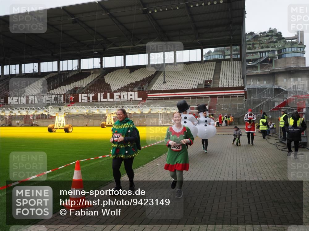 07.12.2025 - St. Pauli X-Mass-Run No. 15 Fabian Wolf http://msf.ph/oto/9423149 07.12.2025 11:57:41 Ziel 2228, 3444, 3452, 3480, 3847, 3852, 3993, 4125 meine-sportfotos.de