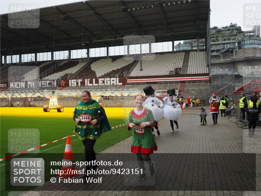 07.12.2025 - St. Pauli X-Mass-Run No. 15 Fabian Wolf http://msf.ph/oto/9423151 07.12.2025 11:57:42 Ziel 2228, 3444, 3452, 3480, 3847, 3852, 3993, 4125 meine-sportfotos.de