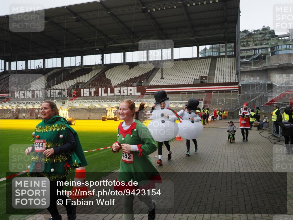07.12.2025 - St. Pauli X-Mass-Run No. 15 Fabian Wolf http://msf.ph/oto/9423154 07.12.2025 11:57:42 Ziel 2228, 3444, 3452, 3480, 3847, 3852, 3993, 4125 meine-sportfotos.de