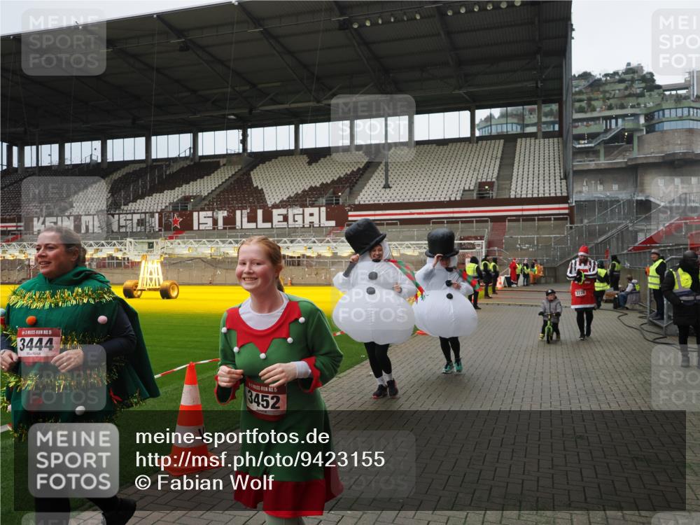 07.12.2025 - St. Pauli X-Mass-Run No. 15 Fabian Wolf http://msf.ph/oto/9423155 07.12.2025 11:57:43 Ziel 2228, 3444, 3452, 3480, 3847, 3852, 3993, 4125 meine-sportfotos.de
