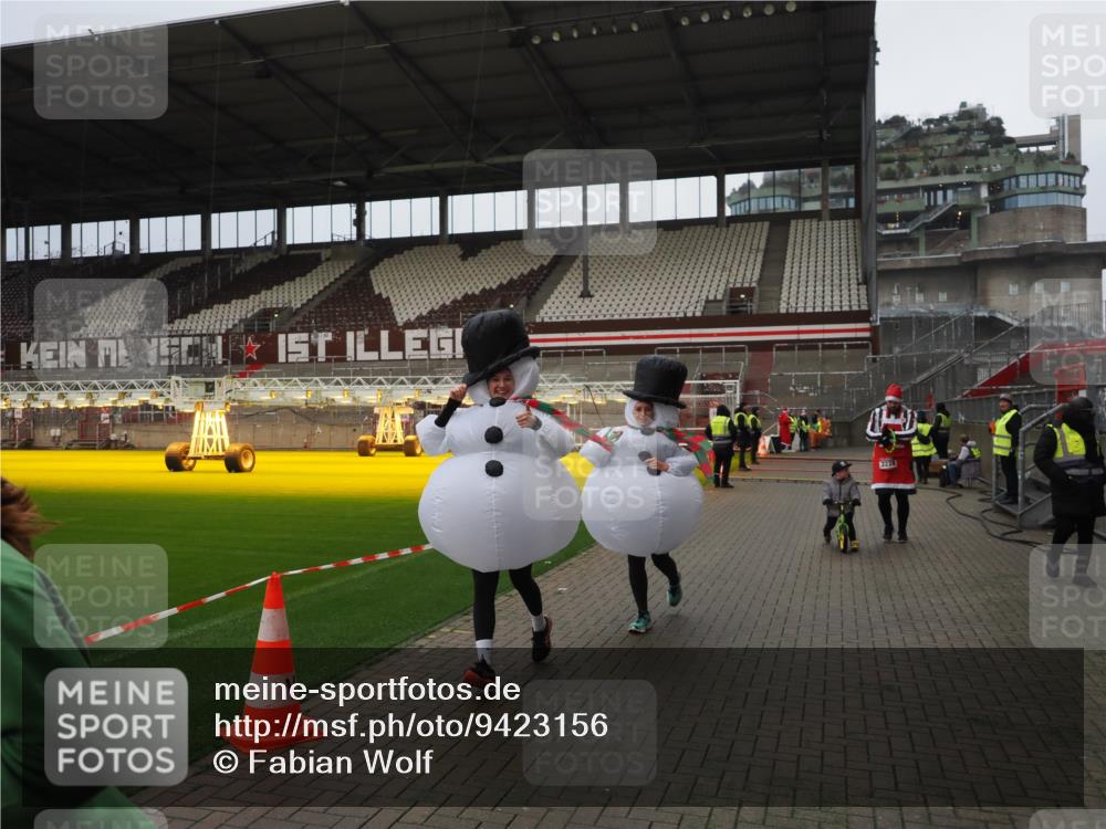 07.12.2025 - St. Pauli X-Mass-Run No. 15 Fabian Wolf http://msf.ph/oto/9423156 07.12.2025 11:57:43 Ziel 2228, 3444, 3452, 3480, 3847, 3852, 3993, 4125 meine-sportfotos.de