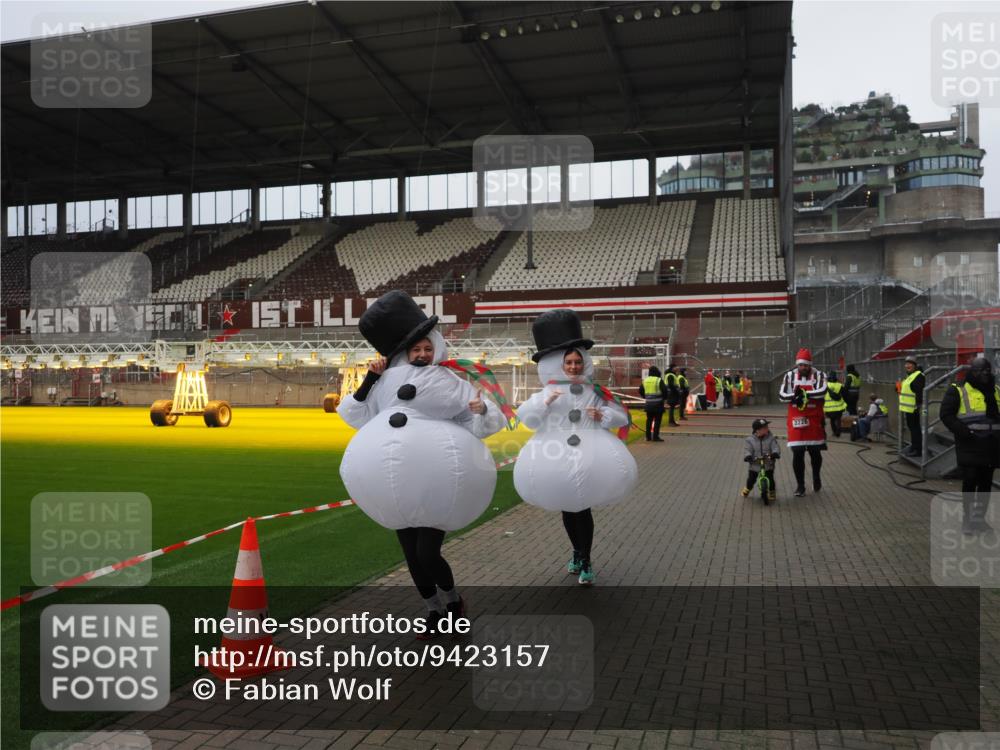 07.12.2025 - St. Pauli X-Mass-Run No. 15 Fabian Wolf http://msf.ph/oto/9423157 07.12.2025 11:57:43 Ziel 2228, 3444, 3452, 3480, 3847, 3852, 3993, 4125 meine-sportfotos.de