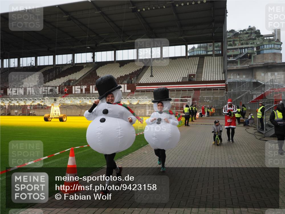 07.12.2025 - St. Pauli X-Mass-Run No. 15 Fabian Wolf http://msf.ph/oto/9423158 07.12.2025 11:57:44 Ziel 2228, 3444, 3452, 3480, 3847, 3852, 3993, 4125 meine-sportfotos.de