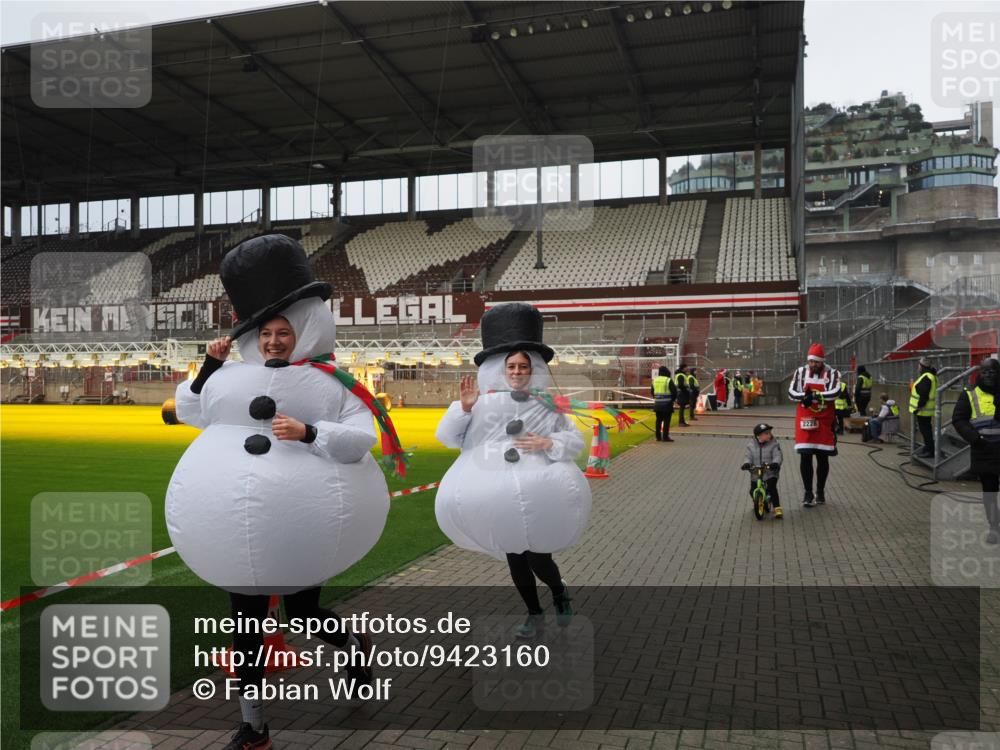 07.12.2025 - St. Pauli X-Mass-Run No. 15 Fabian Wolf http://msf.ph/oto/9423160 07.12.2025 11:57:44 Ziel 2228, 3444, 3452, 3480, 3847, 3852, 3993, 4125 meine-sportfotos.de