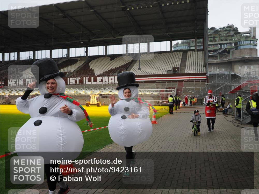 07.12.2025 - St. Pauli X-Mass-Run No. 15 Fabian Wolf http://msf.ph/oto/9423161 07.12.2025 11:57:44 Ziel 2228, 3444, 3452, 3480, 3847, 3852, 3993, 4125 meine-sportfotos.de