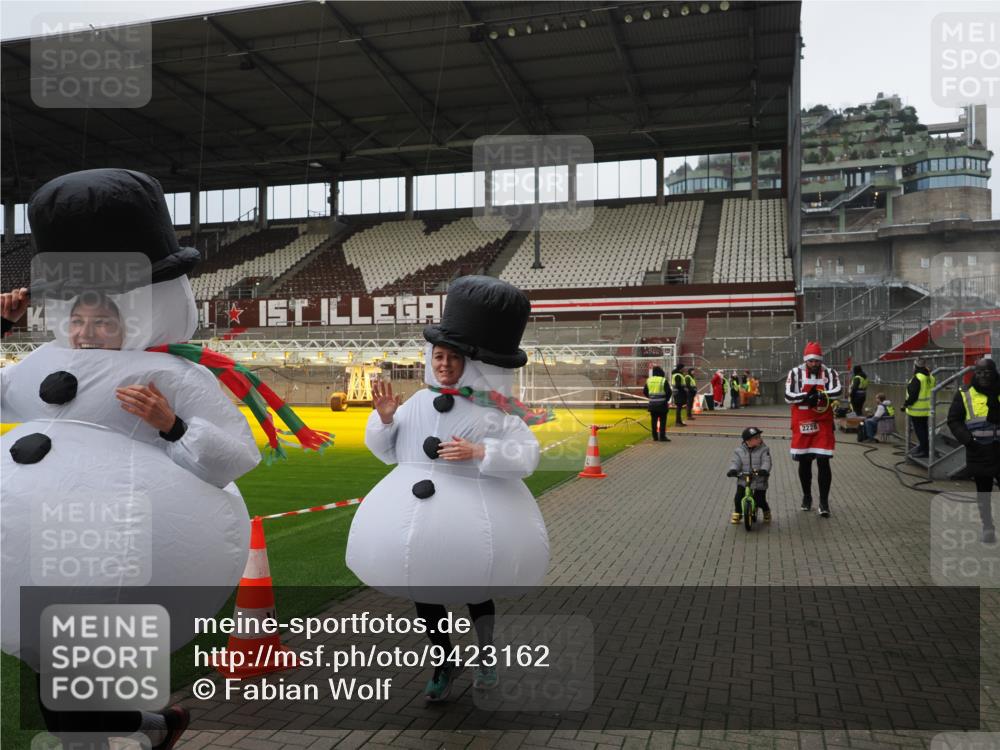 07.12.2025 - St. Pauli X-Mass-Run No. 15 Fabian Wolf http://msf.ph/oto/9423162 07.12.2025 11:57:44 Ziel 2228, 3444, 3452, 3480, 3847, 3852, 3993, 4125 meine-sportfotos.de
