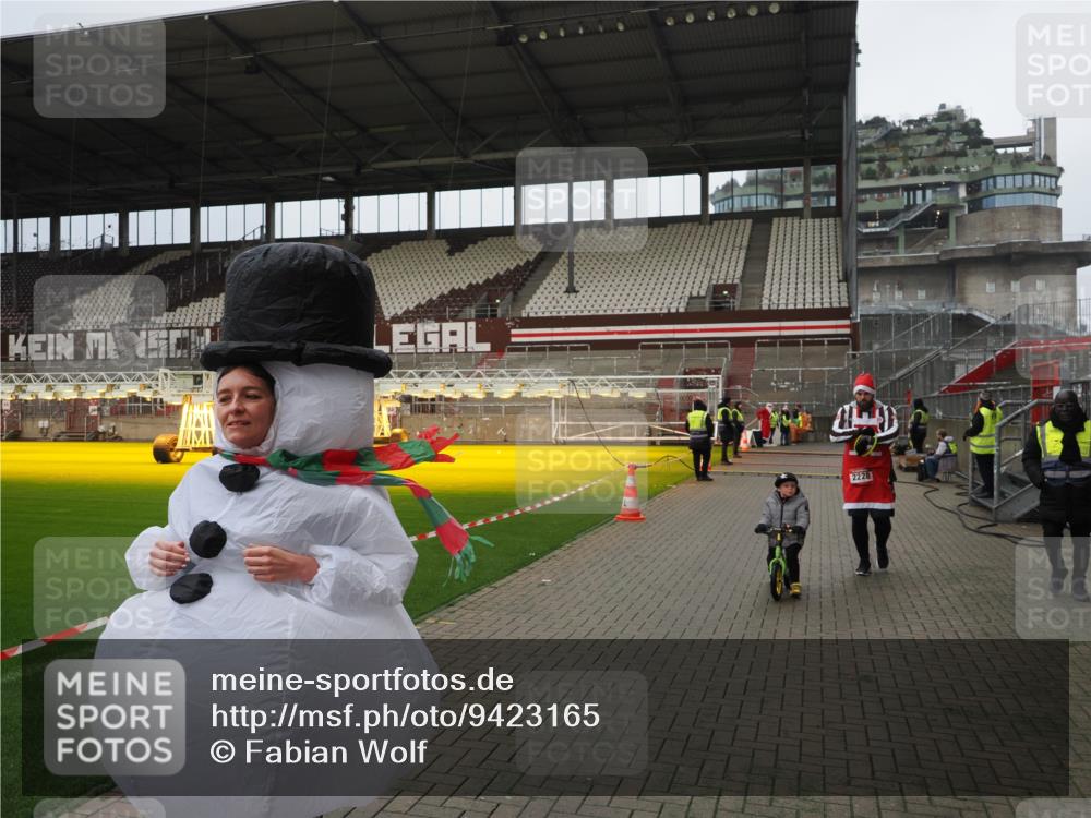 07.12.2025 - St. Pauli X-Mass-Run No. 15 Fabian Wolf http://msf.ph/oto/9423165 07.12.2025 11:57:45 Ziel 2228, 3444, 3452, 3480, 3847, 3852, 3993, 4125 meine-sportfotos.de