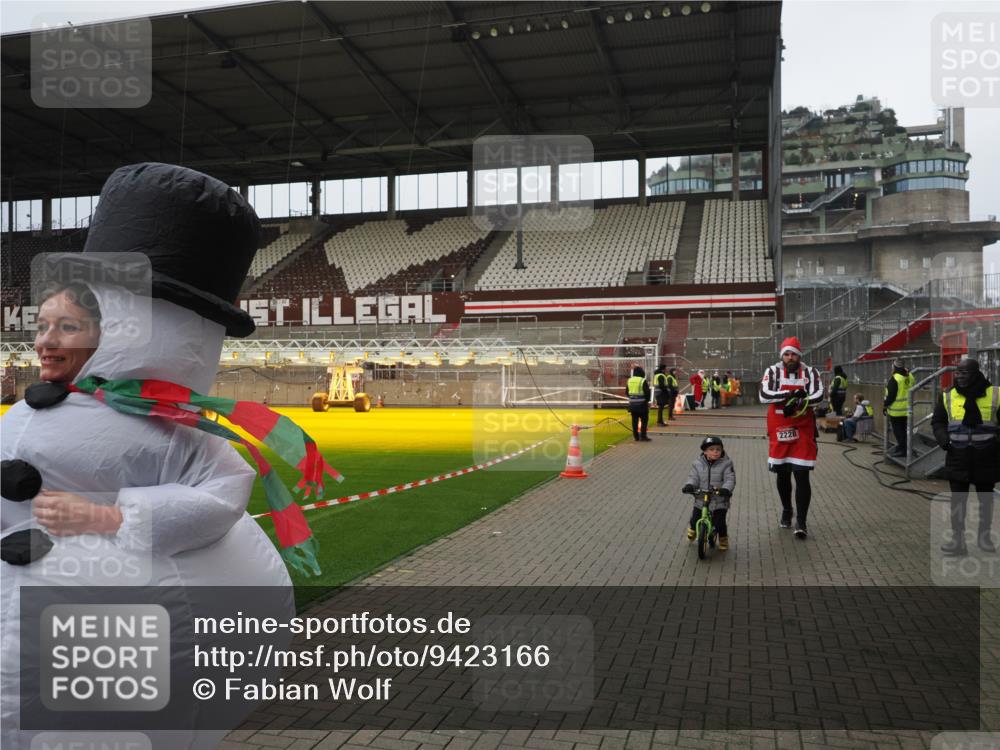 07.12.2025 - St. Pauli X-Mass-Run No. 15 Fabian Wolf http://msf.ph/oto/9423166 07.12.2025 11:57:45 Ziel 2228, 3444, 3452, 3480, 3847, 3852, 3993, 4125 meine-sportfotos.de