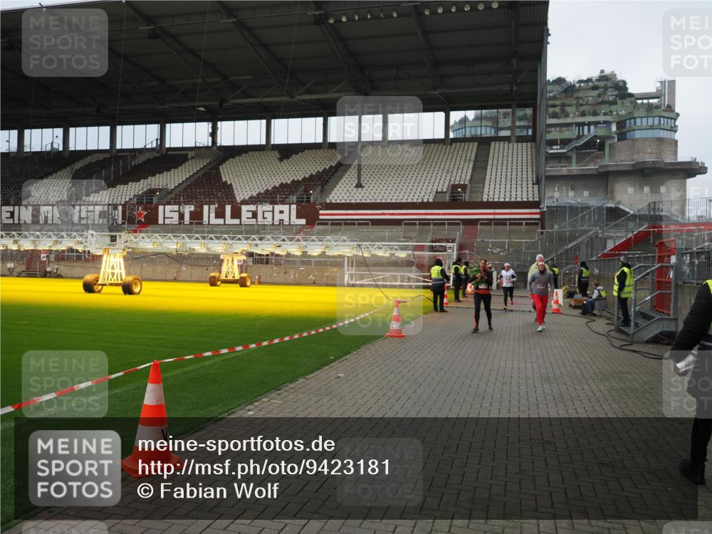 07.12.2025 - St. Pauli X-Mass-Run No. 15 Fabian Wolf http://msf.ph/oto/9423181 07.12.2025 11:58:01 Ziel 3801, 3817, 4218, 4240 meine-sportfotos.de