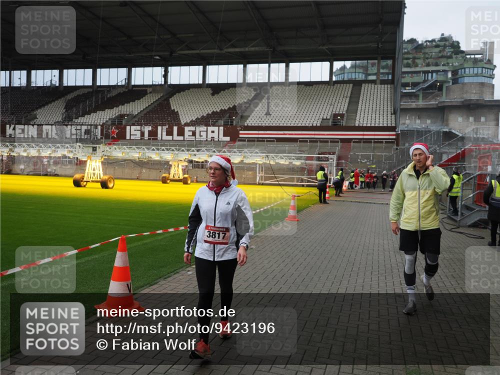 07.12.2025 - St. Pauli X-Mass-Run No. 15 Fabian Wolf http://msf.ph/oto/9423196 07.12.2025 11:58:12 Ziel 3801, 3817, 4218, 4240 meine-sportfotos.de