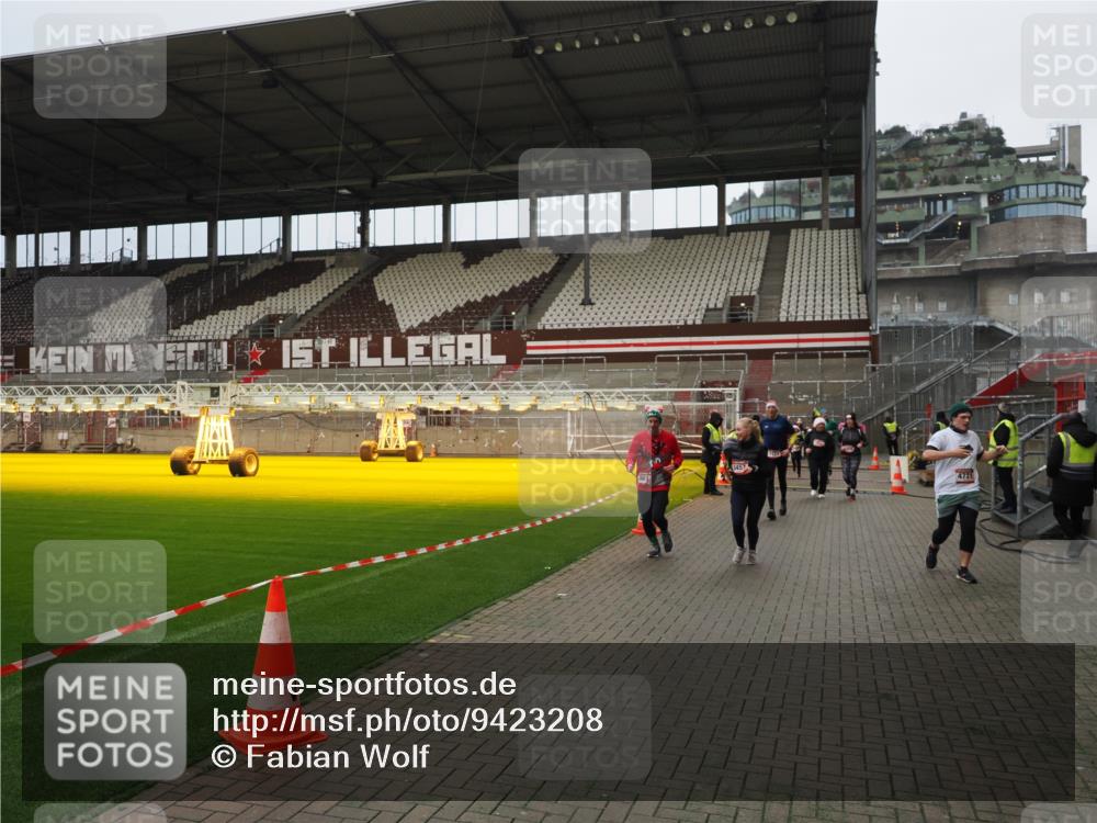 07.12.2025 - St. Pauli X-Mass-Run No. 15 Fabian Wolf http://msf.ph/oto/9423208 07.12.2025 11:58:20 Ziel 1151, 1909, 1914, 3150, 3457, 3661, 3817, 4057, 4721 meine-sportfotos.de