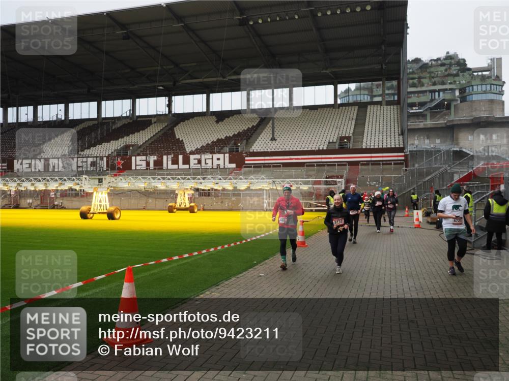 07.12.2025 - St. Pauli X-Mass-Run No. 15 Fabian Wolf http://msf.ph/oto/9423211 07.12.2025 11:58:20 Ziel 1151, 1909, 1914, 3150, 3457, 3661, 3817, 4057, 4721 meine-sportfotos.de
