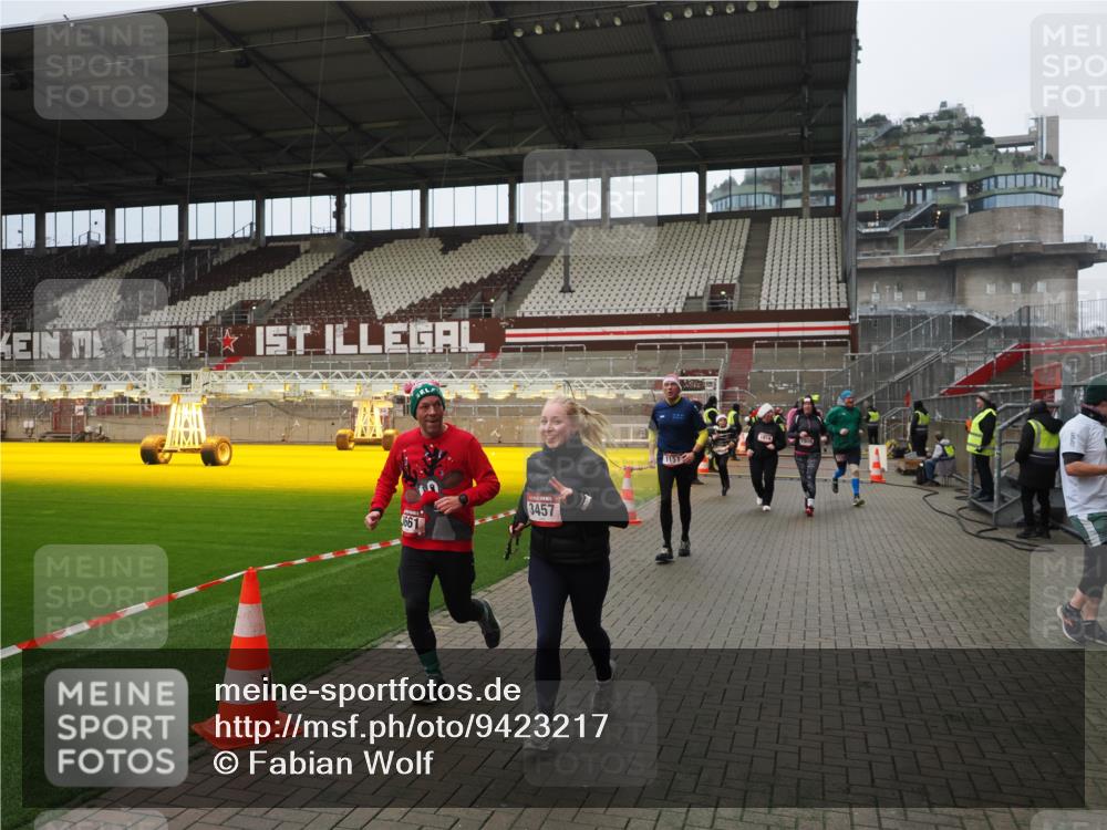 07.12.2025 - St. Pauli X-Mass-Run No. 15 Fabian Wolf http://msf.ph/oto/9423217 07.12.2025 11:58:22 Ziel 1151, 1909, 1914, 3150, 3457, 3661, 4057, 4721 meine-sportfotos.de