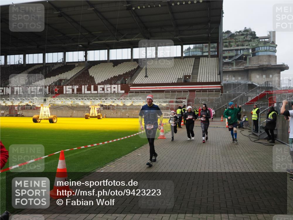 07.12.2025 - St. Pauli X-Mass-Run No. 15 Fabian Wolf http://msf.ph/oto/9423223 07.12.2025 11:58:23 Ziel 1151, 1909, 1914, 3150, 3457, 3661, 4057, 4721 meine-sportfotos.de