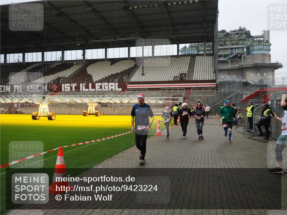 07.12.2025 - St. Pauli X-Mass-Run No. 15 Fabian Wolf http://msf.ph/oto/9423224 07.12.2025 11:58:23 Ziel 1151, 1909, 1914, 3150, 3457, 3661, 4057, 4721 meine-sportfotos.de