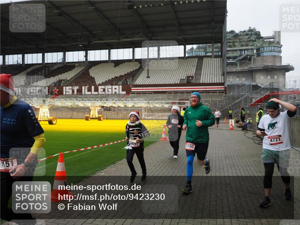 07.12.2025 - St. Pauli X-Mass-Run No. 15 Fabian Wolf http://msf.ph/oto/9423230 07.12.2025 11:58:25 Ziel 163, 1151, 1909, 1914, 3150, 3457, 3661, 4057, 4721 meine-sportfotos.de