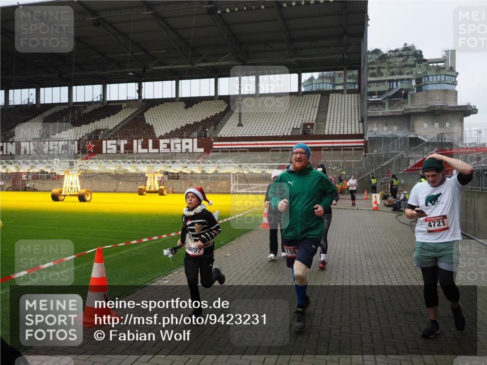 07.12.2025 - St. Pauli X-Mass-Run No. 15 Fabian Wolf http://msf.ph/oto/9423231 07.12.2025 11:58:25 Ziel 163, 1151, 1909, 1914, 3150, 3457, 3661, 4057, 4721 meine-sportfotos.de