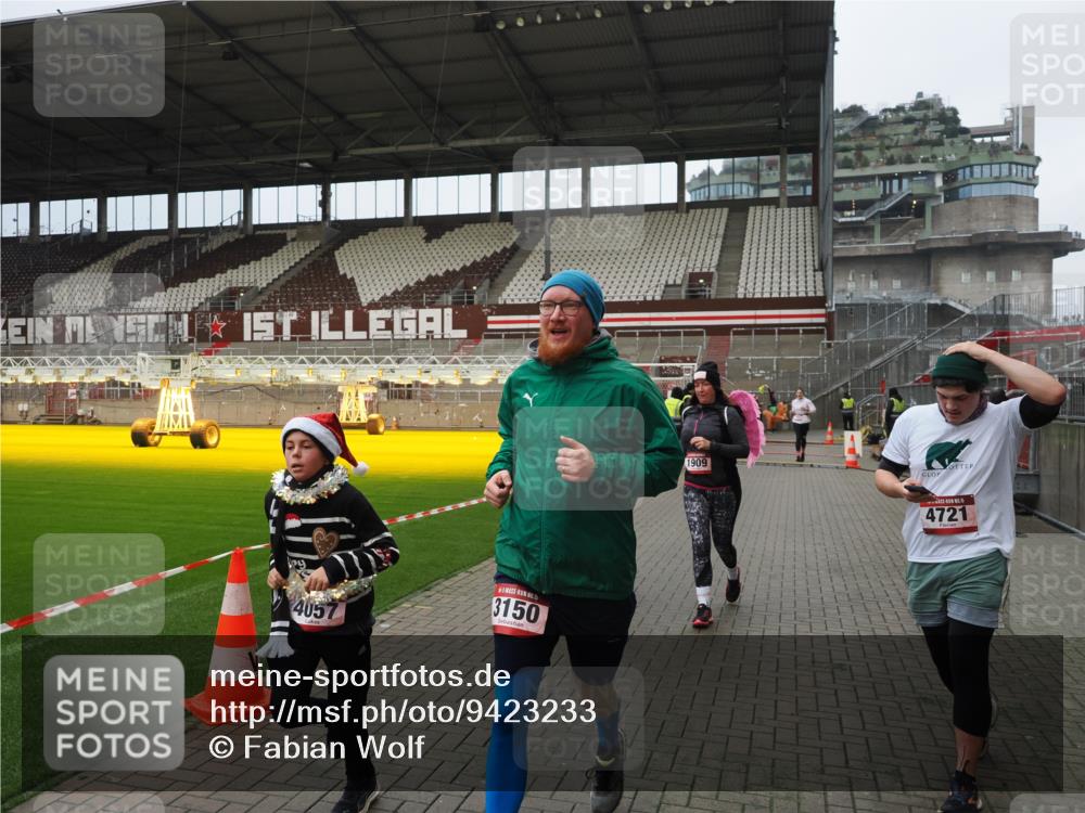 07.12.2025 - St. Pauli X-Mass-Run No. 15 Fabian Wolf http://msf.ph/oto/9423233 07.12.2025 11:58:26 Ziel 163, 1151, 1909, 1914, 3150, 3457, 3661, 4057, 4721 meine-sportfotos.de