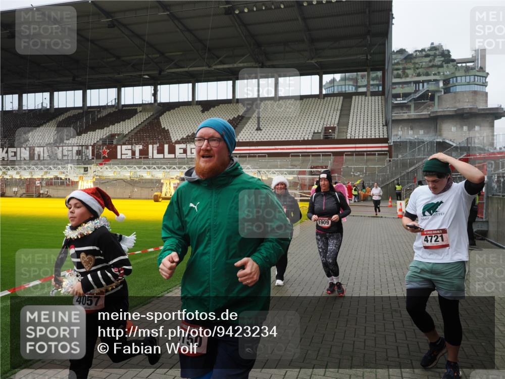 07.12.2025 - St. Pauli X-Mass-Run No. 15 Fabian Wolf http://msf.ph/oto/9423234 07.12.2025 11:58:26 Ziel 163, 1151, 1909, 1914, 3150, 3457, 3661, 4057, 4721 meine-sportfotos.de