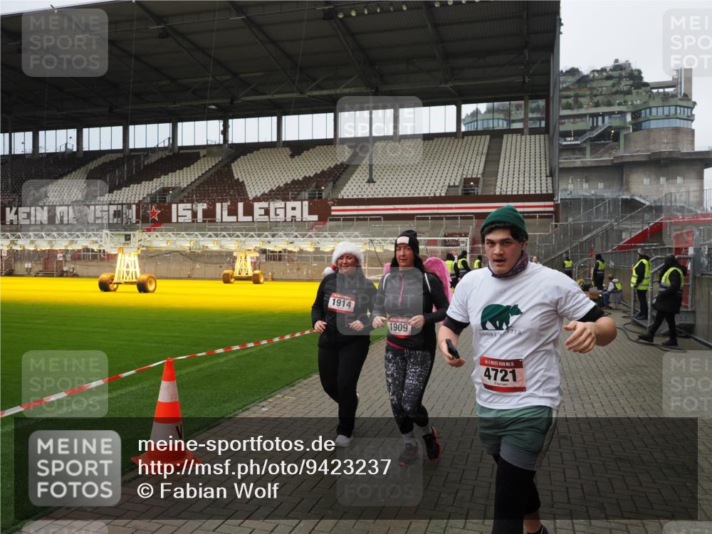 07.12.2025 - St. Pauli X-Mass-Run No. 15 Fabian Wolf http://msf.ph/oto/9423237 07.12.2025 11:58:27 Ziel 163, 1151, 1909, 1914, 3150, 3457, 3661, 4057, 4721 meine-sportfotos.de