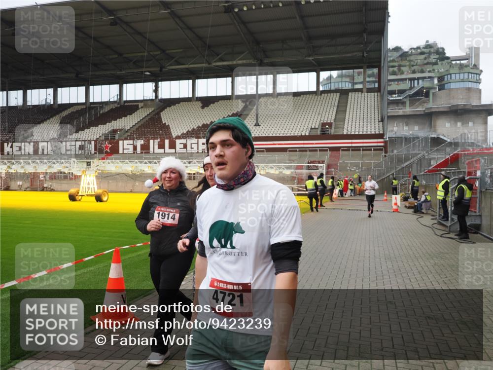 07.12.2025 - St. Pauli X-Mass-Run No. 15 Fabian Wolf http://msf.ph/oto/9423239 07.12.2025 11:58:27 Ziel 163, 1151, 1909, 1914, 3150, 3457, 3661, 4057, 4721 meine-sportfotos.de