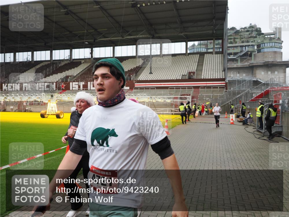 07.12.2025 - St. Pauli X-Mass-Run No. 15 Fabian Wolf http://msf.ph/oto/9423240 07.12.2025 11:58:27 Ziel 163, 1151, 1909, 1914, 3150, 3457, 3661, 4057, 4721 meine-sportfotos.de