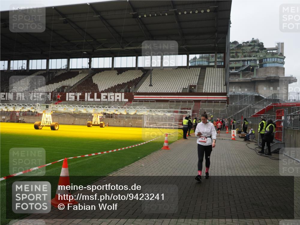 07.12.2025 - St. Pauli X-Mass-Run No. 15 Fabian Wolf http://msf.ph/oto/9423241 07.12.2025 11:58:34 Ziel 163, 1151, 1909, 1914, 3150, 3192, 3457, 3661, 4057, 4505, 4721 meine-sportfotos.de