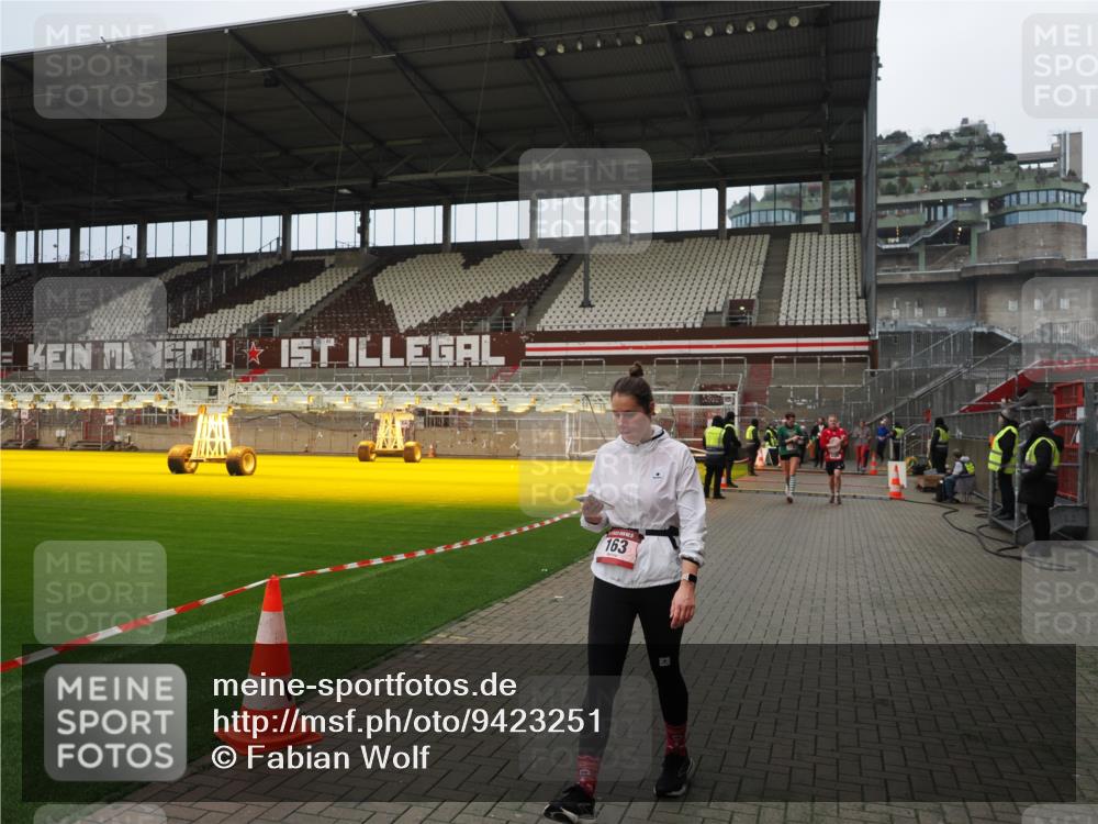 07.12.2025 - St. Pauli X-Mass-Run No. 15 Fabian Wolf http://msf.ph/oto/9423251 07.12.2025 11:58:36 Ziel 163, 1151, 1909, 1914, 3150, 3192, 4057, 4505, 4721 meine-sportfotos.de