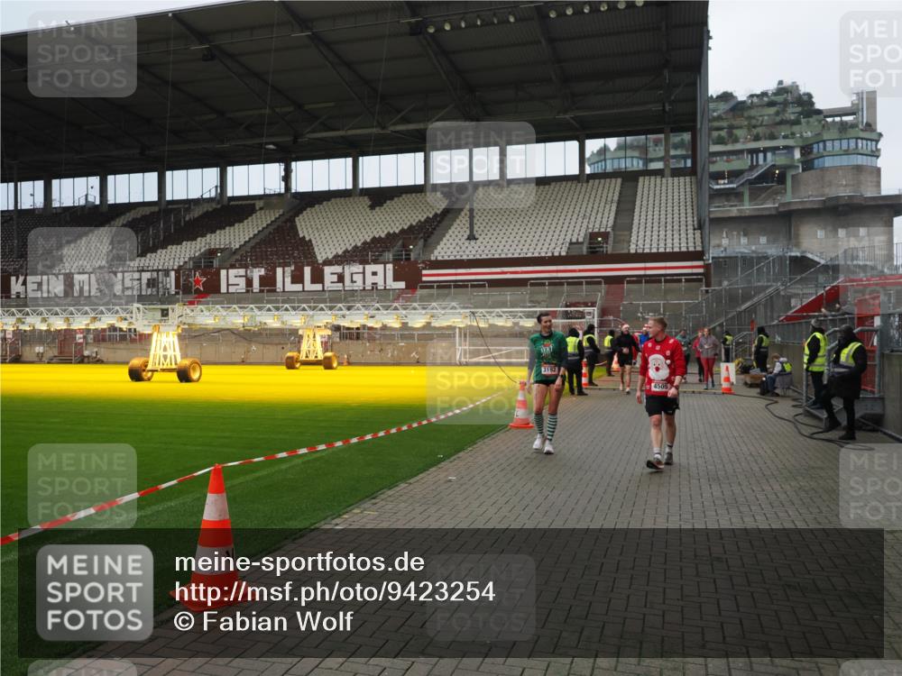07.12.2025 - St. Pauli X-Mass-Run No. 15 Fabian Wolf http://msf.ph/oto/9423254 07.12.2025 11:58:40 Ziel 163, 409, 413, 415, 419, 589, 3150, 3192, 3533, 4057, 4312, 4505 meine-sportfotos.de
