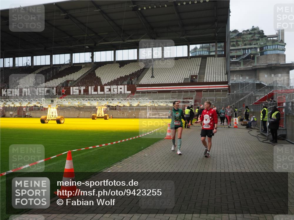 07.12.2025 - St. Pauli X-Mass-Run No. 15 Fabian Wolf http://msf.ph/oto/9423255 07.12.2025 11:58:41 Ziel 163, 409, 413, 415, 419, 589, 3192, 3533, 4312, 4505 meine-sportfotos.de