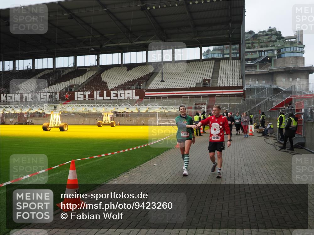07.12.2025 - St. Pauli X-Mass-Run No. 15 Fabian Wolf http://msf.ph/oto/9423260 07.12.2025 11:58:42 Ziel 163, 409, 413, 415, 419, 589, 3192, 3533, 4312, 4505 meine-sportfotos.de