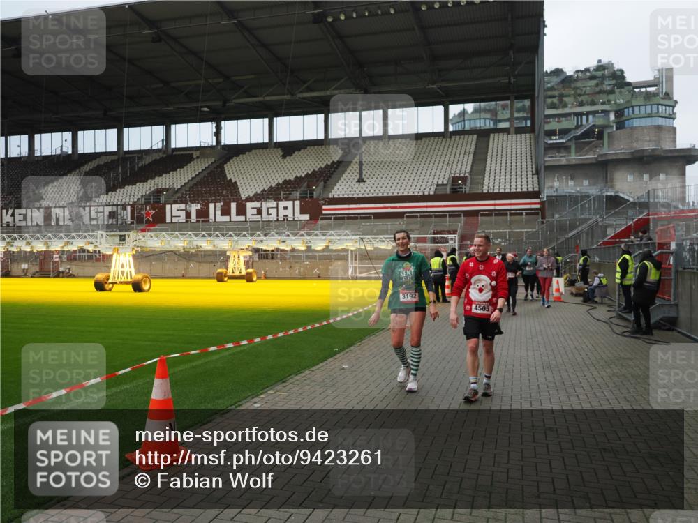 07.12.2025 - St. Pauli X-Mass-Run No. 15 Fabian Wolf http://msf.ph/oto/9423261 07.12.2025 11:58:42 Ziel 163, 409, 413, 415, 419, 589, 3192, 3533, 4312, 4505 meine-sportfotos.de