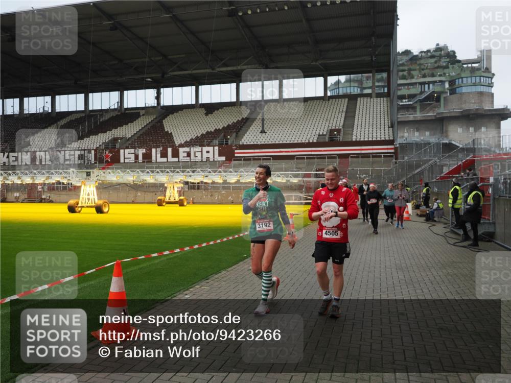 07.12.2025 - St. Pauli X-Mass-Run No. 15 Fabian Wolf http://msf.ph/oto/9423266 07.12.2025 11:58:43 Ziel 163, 409, 413, 415, 419, 589, 3192, 3533, 4312, 4505 meine-sportfotos.de