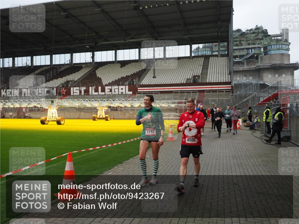 07.12.2025 - St. Pauli X-Mass-Run No. 15 Fabian Wolf http://msf.ph/oto/9423267 07.12.2025 11:58:44 Ziel 163, 409, 413, 415, 419, 589, 3192, 3533, 4312, 4505 meine-sportfotos.de