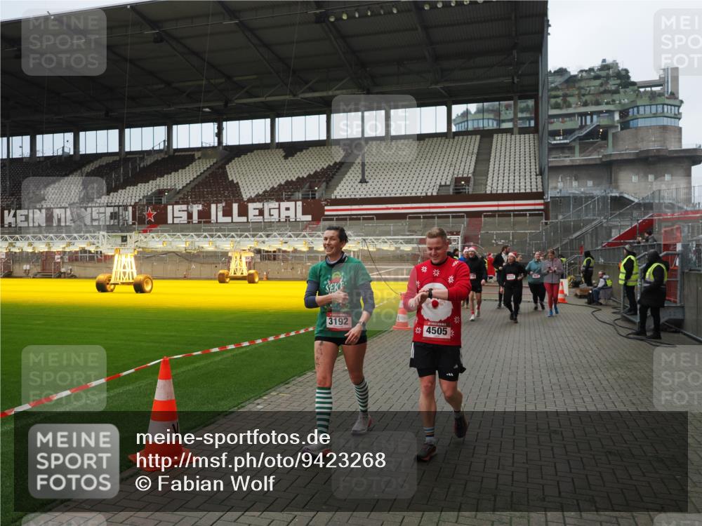 07.12.2025 - St. Pauli X-Mass-Run No. 15 Fabian Wolf http://msf.ph/oto/9423268 07.12.2025 11:58:44 Ziel 163, 409, 413, 415, 419, 589, 3192, 3533, 4312, 4505 meine-sportfotos.de