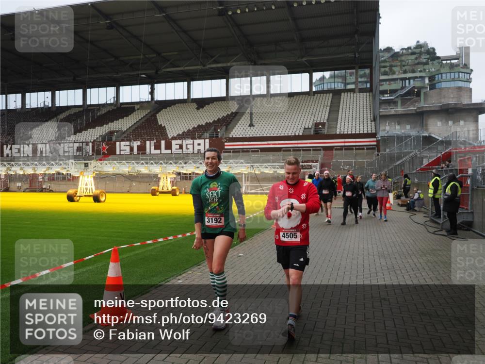 07.12.2025 - St. Pauli X-Mass-Run No. 15 Fabian Wolf http://msf.ph/oto/9423269 07.12.2025 11:58:44 Ziel 163, 409, 413, 415, 419, 589, 3192, 3533, 4312, 4505 meine-sportfotos.de