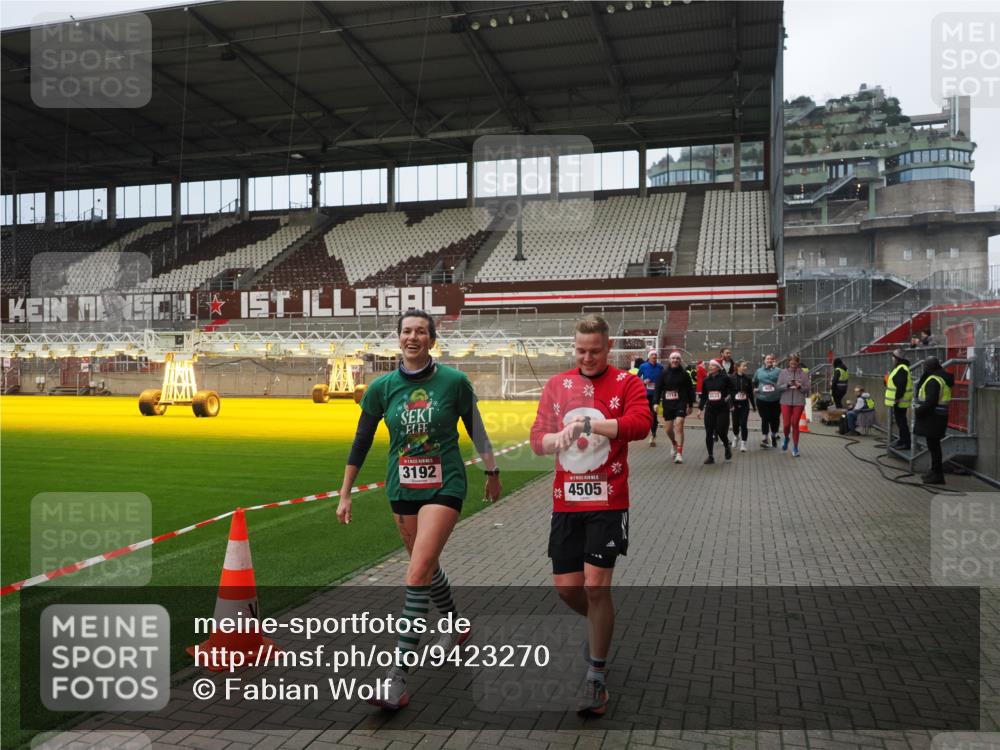 07.12.2025 - St. Pauli X-Mass-Run No. 15 Fabian Wolf http://msf.ph/oto/9423270 07.12.2025 11:58:44 Ziel 163, 409, 413, 415, 419, 589, 3192, 3533, 4312, 4505 meine-sportfotos.de