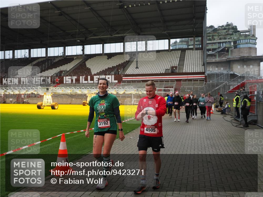 07.12.2025 - St. Pauli X-Mass-Run No. 15 Fabian Wolf http://msf.ph/oto/9423271 07.12.2025 11:58:45 Ziel 163, 409, 413, 415, 419, 589, 3192, 3533, 4312, 4505 meine-sportfotos.de