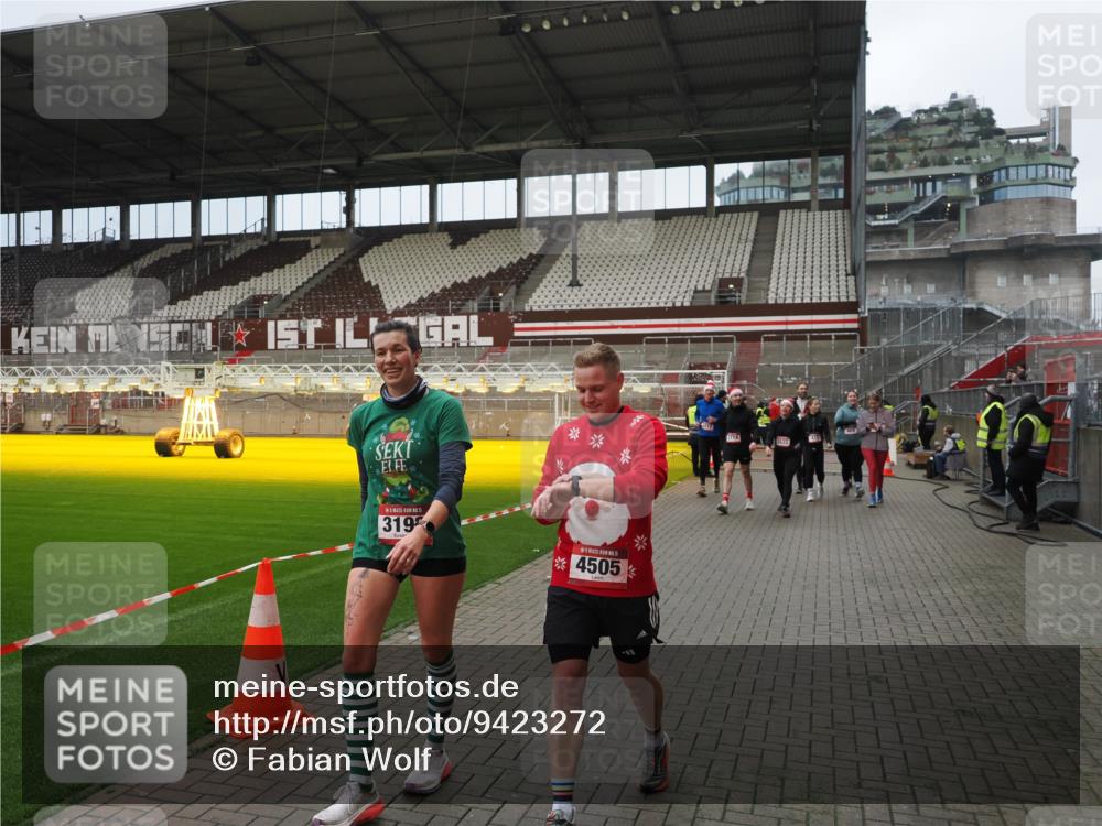 07.12.2025 - St. Pauli X-Mass-Run No. 15 Fabian Wolf http://msf.ph/oto/9423272 07.12.2025 11:58:45 Ziel 163, 409, 413, 415, 419, 589, 3192, 3533, 4312, 4505 meine-sportfotos.de