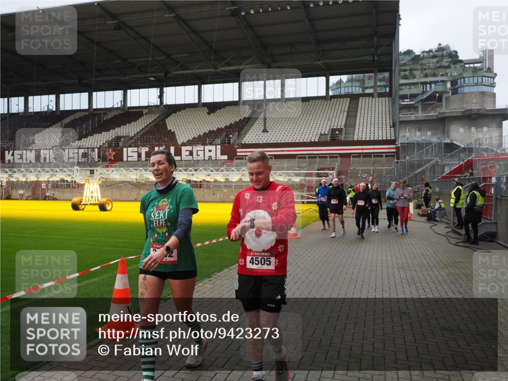 07.12.2025 - St. Pauli X-Mass-Run No. 15 Fabian Wolf http://msf.ph/oto/9423273 07.12.2025 11:58:45 Ziel 163, 409, 413, 415, 419, 589, 3192, 3533, 4312, 4505 meine-sportfotos.de
