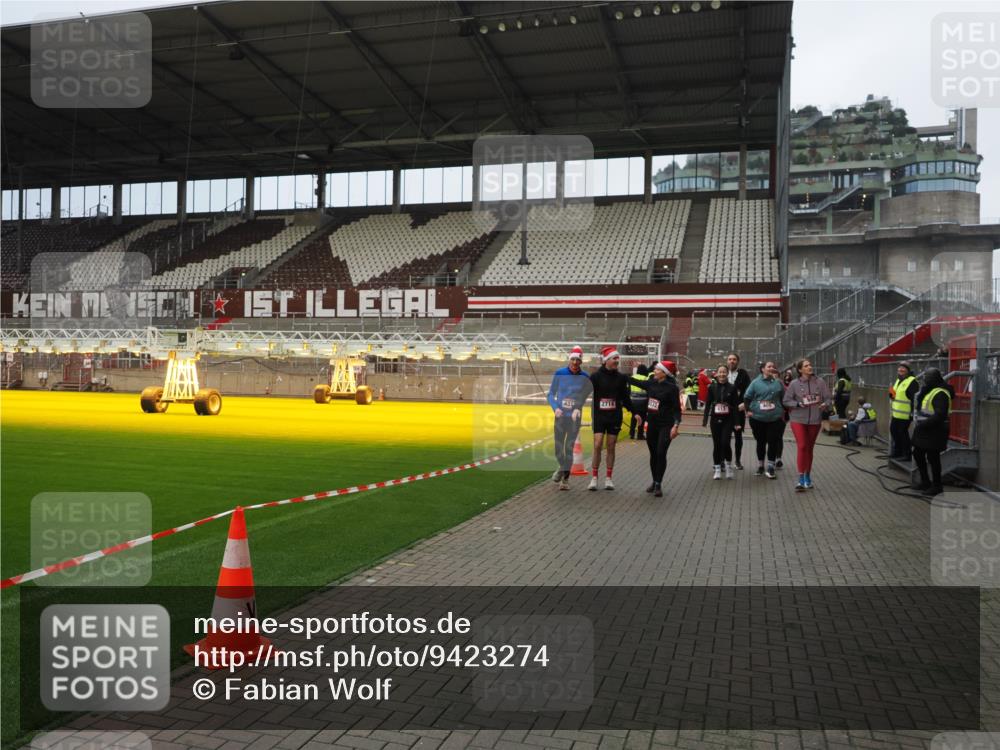 07.12.2025 - St. Pauli X-Mass-Run No. 15 Fabian Wolf http://msf.ph/oto/9423274 07.12.2025 11:58:47 Ziel 409, 413, 415, 419, 589, 3192, 3533, 4312, 4505 meine-sportfotos.de