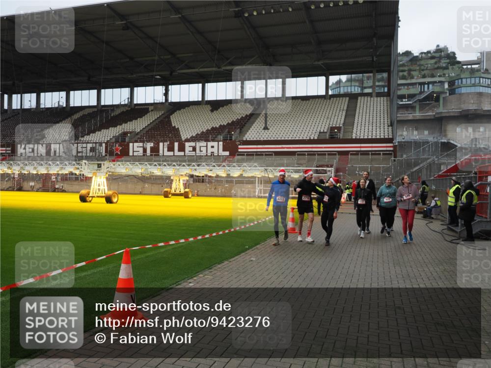 07.12.2025 - St. Pauli X-Mass-Run No. 15 Fabian Wolf http://msf.ph/oto/9423276 07.12.2025 11:58:47 Ziel 409, 413, 415, 419, 589, 3192, 3533, 4312, 4505 meine-sportfotos.de