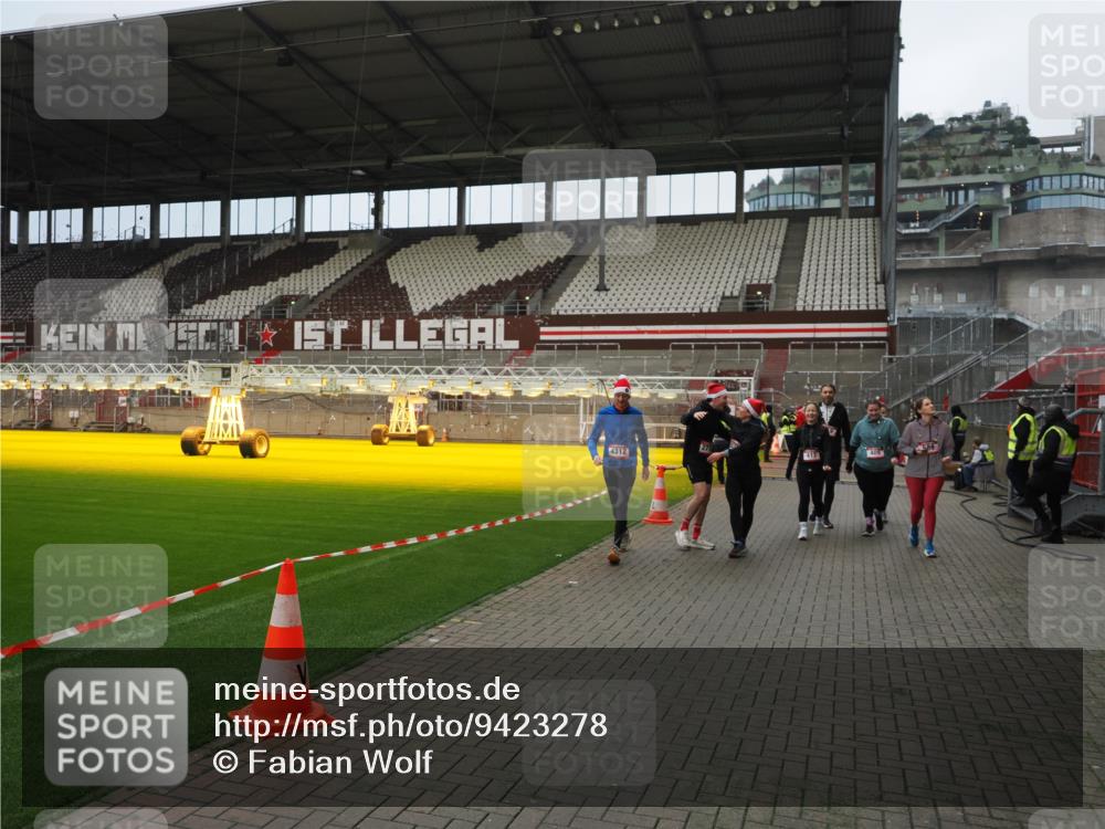 07.12.2025 - St. Pauli X-Mass-Run No. 15 Fabian Wolf http://msf.ph/oto/9423278 07.12.2025 11:58:48 Ziel 409, 413, 415, 419, 589, 3192, 3533, 4312, 4505 meine-sportfotos.de