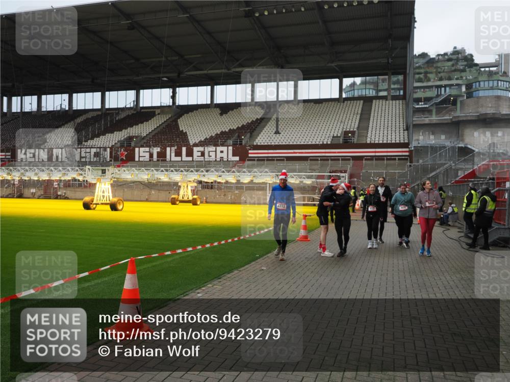 07.12.2025 - St. Pauli X-Mass-Run No. 15 Fabian Wolf http://msf.ph/oto/9423279 07.12.2025 11:58:48 Ziel 409, 413, 415, 419, 589, 3192, 3533, 4312, 4505 meine-sportfotos.de